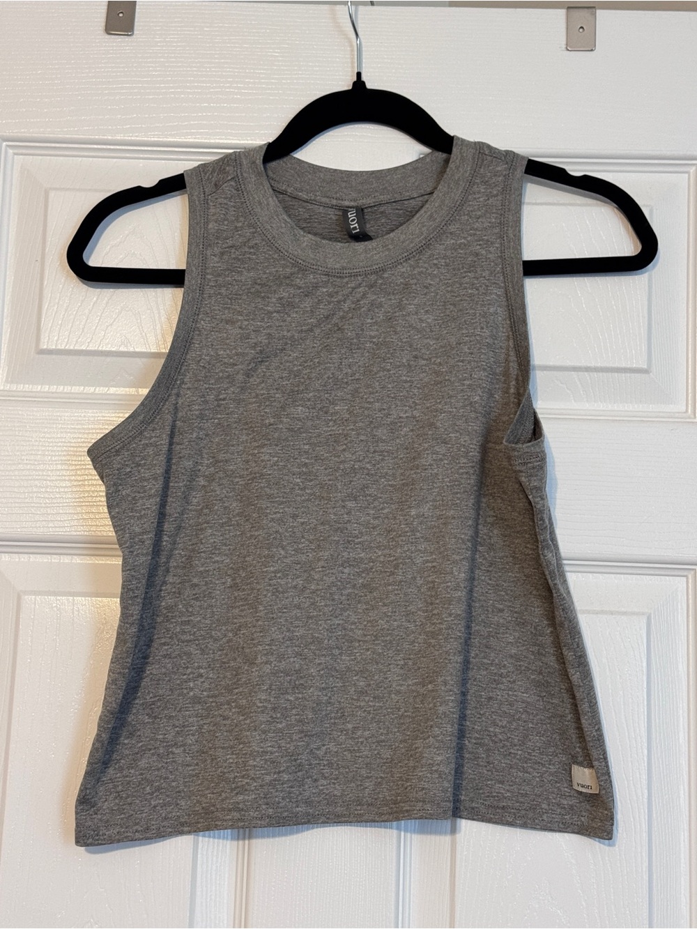 Vuori Women’s Energy Crop Tank, Size Small, Gray - in great condition!